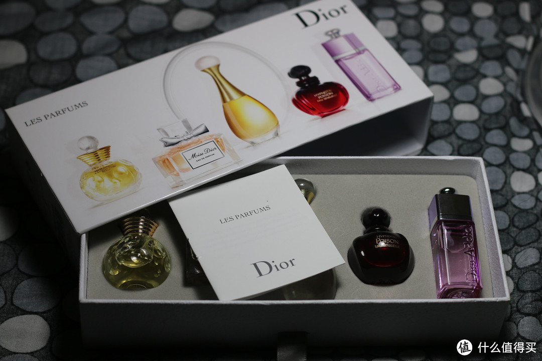 纠结于清新甜心与奇葩红毒后的选择：Dior 迪奥 Q版香水五件套