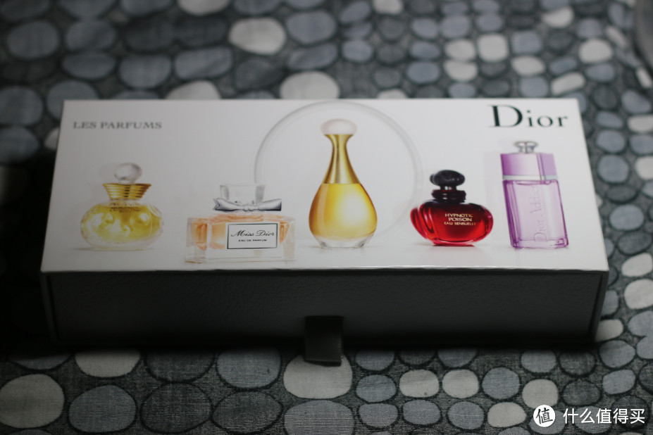 纠结于清新甜心与奇葩红毒后的选择：Dior 迪奥 Q版香水五件套