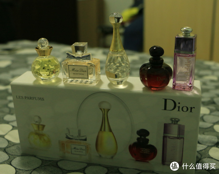 纠结于清新甜心与奇葩红毒后的选择：Dior 迪奥 Q版香水五件套