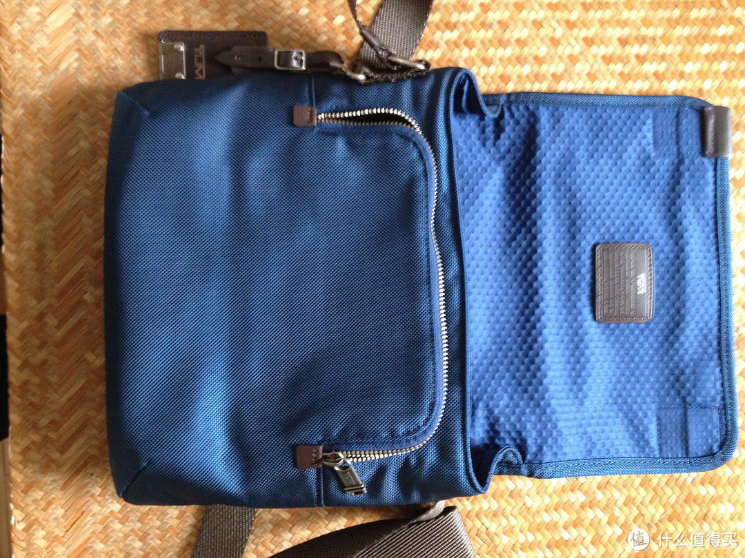 Tumi Alpha Bravo Beale Mini 邮差包 & 7 For All Mankind 男款牛仔裤