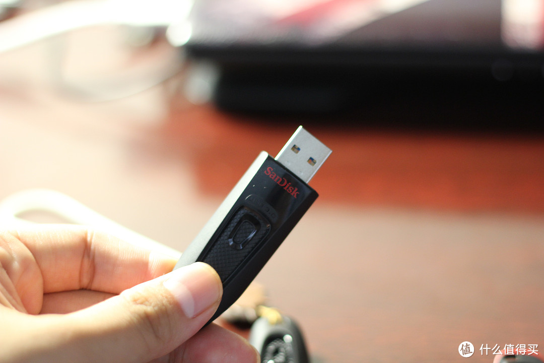 闪迪虐我千百遍我待闪迪如初恋sandisk闪迪至尊高速cz4832gbusb30u盘