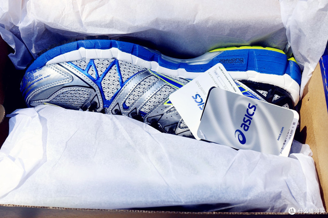 换个视角看asics 亚瑟士 GEL-KAYANO 20-slim 男款跑鞋