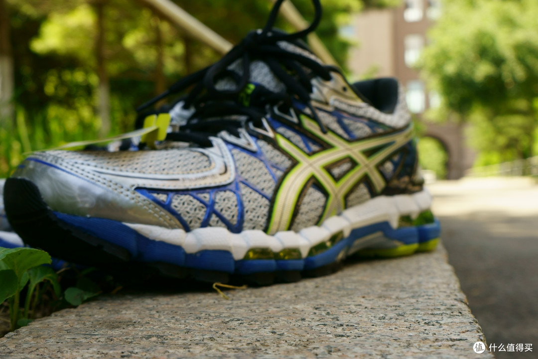 换个视角看asics 亚瑟士 GEL-KAYANO 20-slim 男款跑鞋