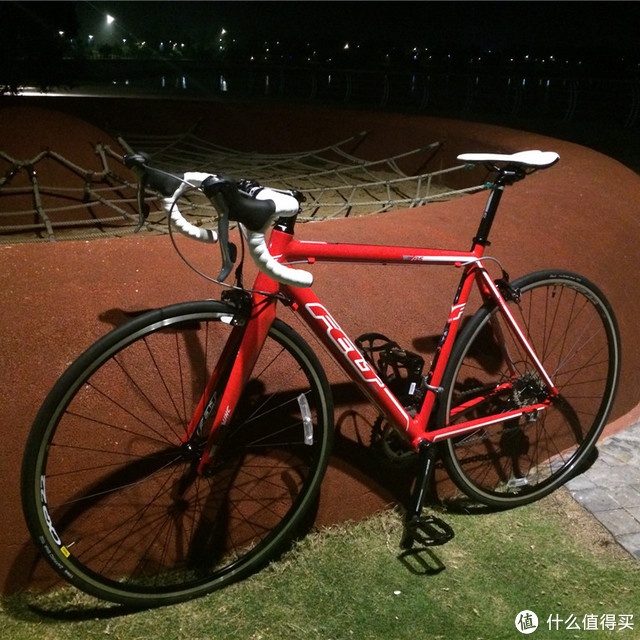 Cyclingexpress败了一款入门公路车：Felt F85 Tiagra 2014