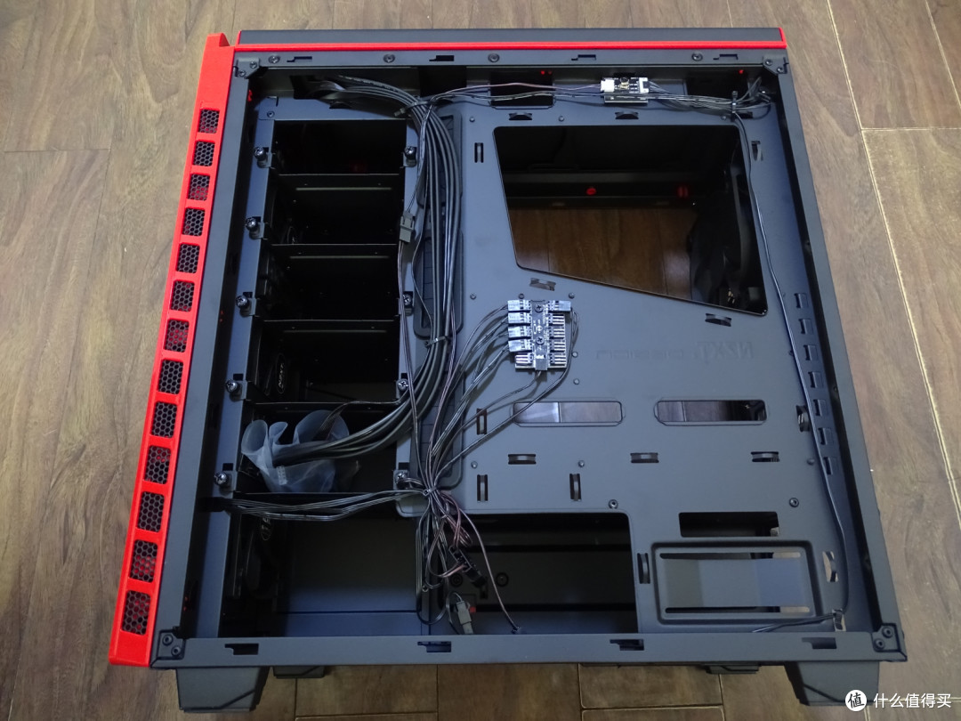 ,继承还是革新？NZXT 恩杰 H440 机箱