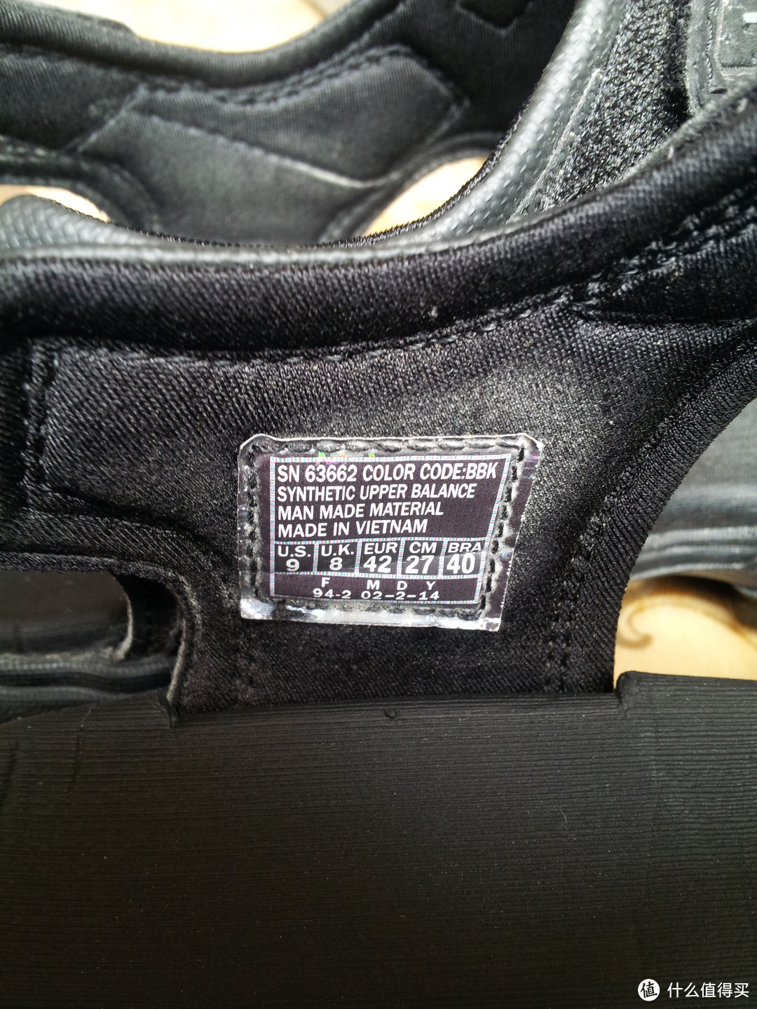 这个是鞋子的内标，注明产于越南~