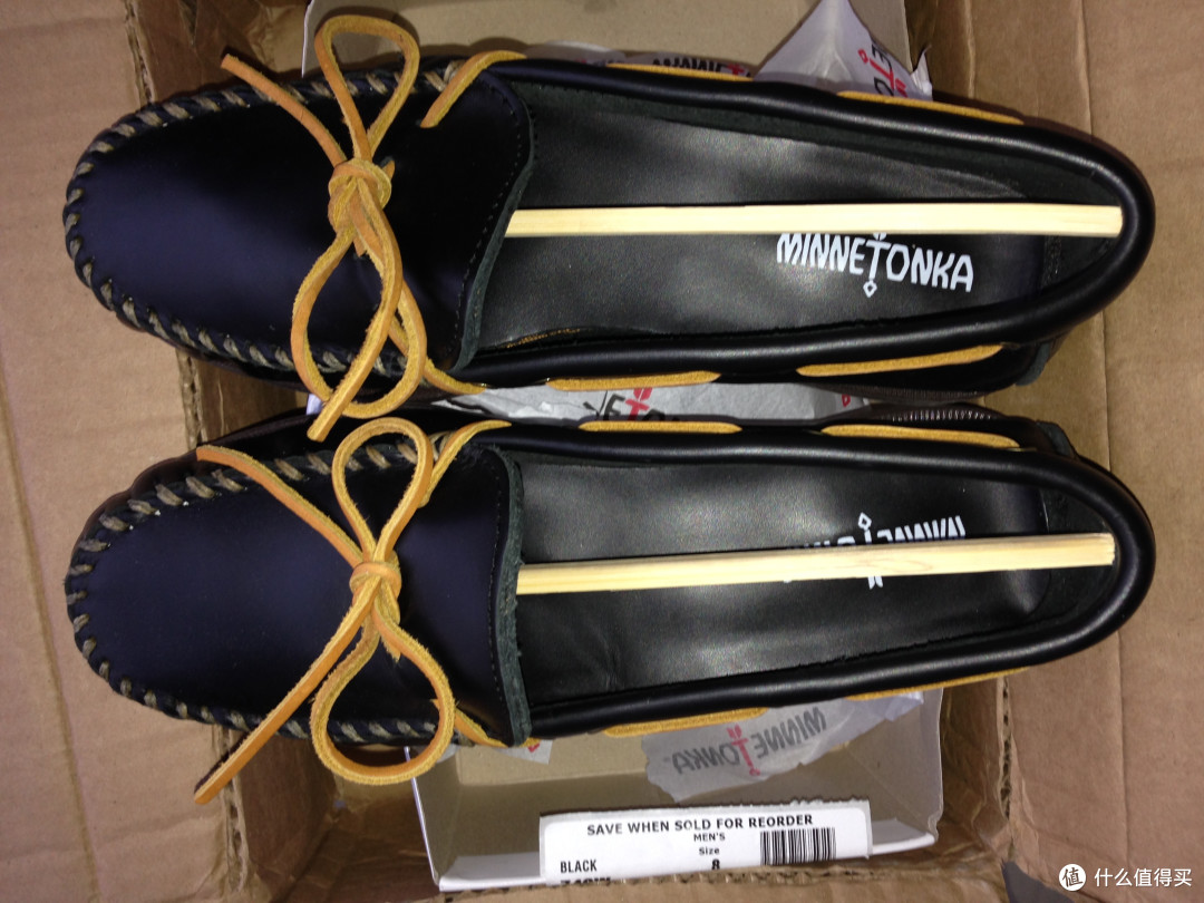 Minnetonka 迷你唐卡 Classic Camp Moccasin 经典款黑色船鞋
