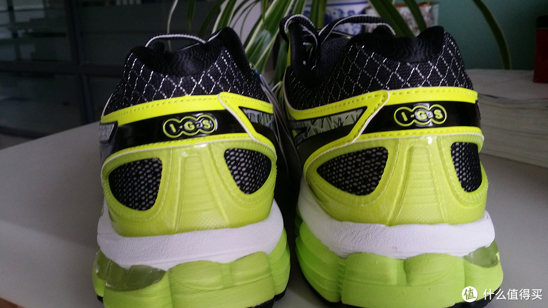 应对中年危机：ASICS 亚瑟士 Gel-Nimbus 15 Lite-Show 男款跑步鞋
