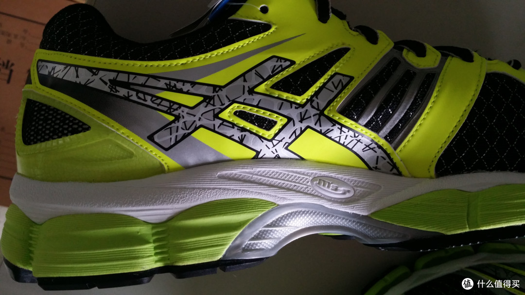 应对中年危机：ASICS 亚瑟士 Gel-Nimbus 15 Lite-Show 男款跑步鞋