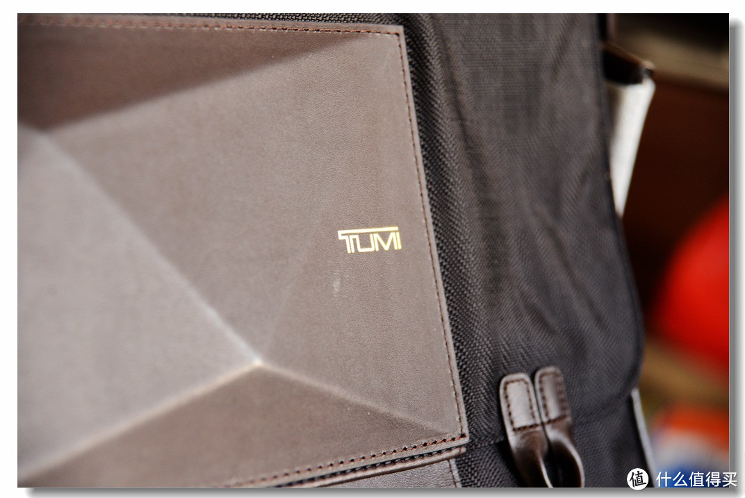 我是TUMI，我与众不同！时尚跨界，红点设计大奖的Tumi Luggage Dror  邮差包