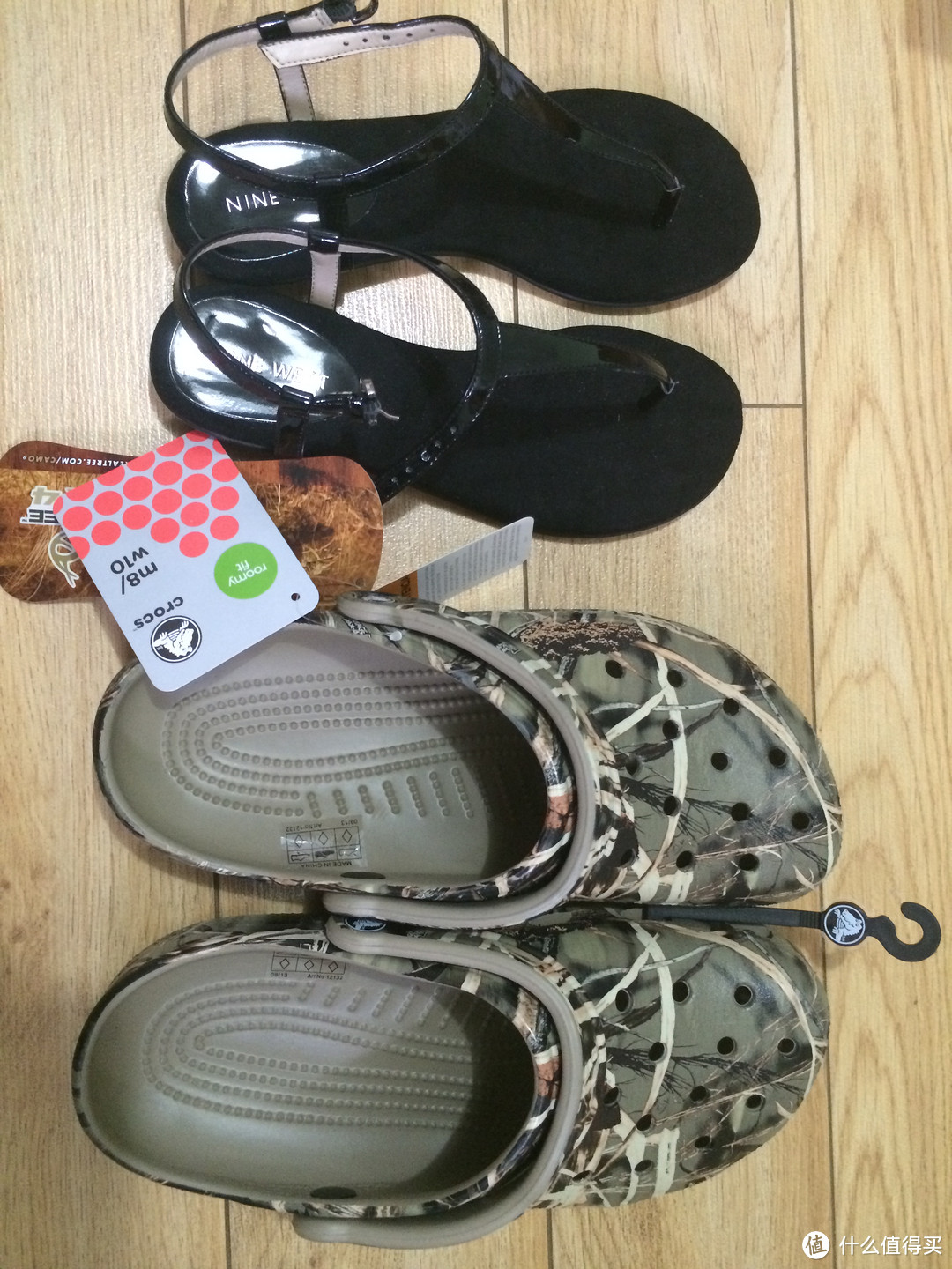 Nine West 玖熙 Izzelly T strap 女款凉鞋 & Crocs 卡洛驰 Classic RT Clog 男士经典洞洞鞋