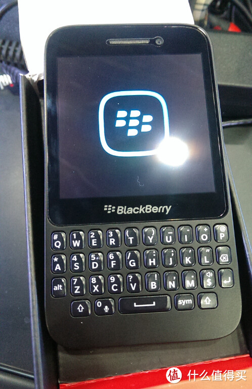 英雄迟暮？Blackberry 黑莓 Q5 智能手机 开箱体验