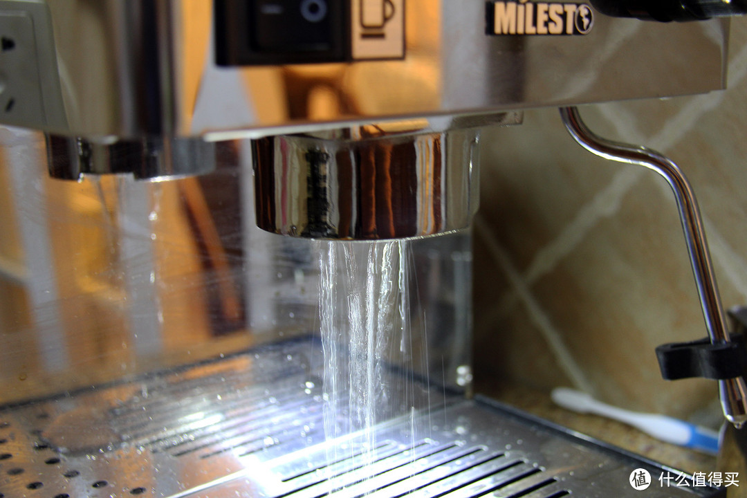 入门级半自动意式咖啡机：优雅2代 EM-18