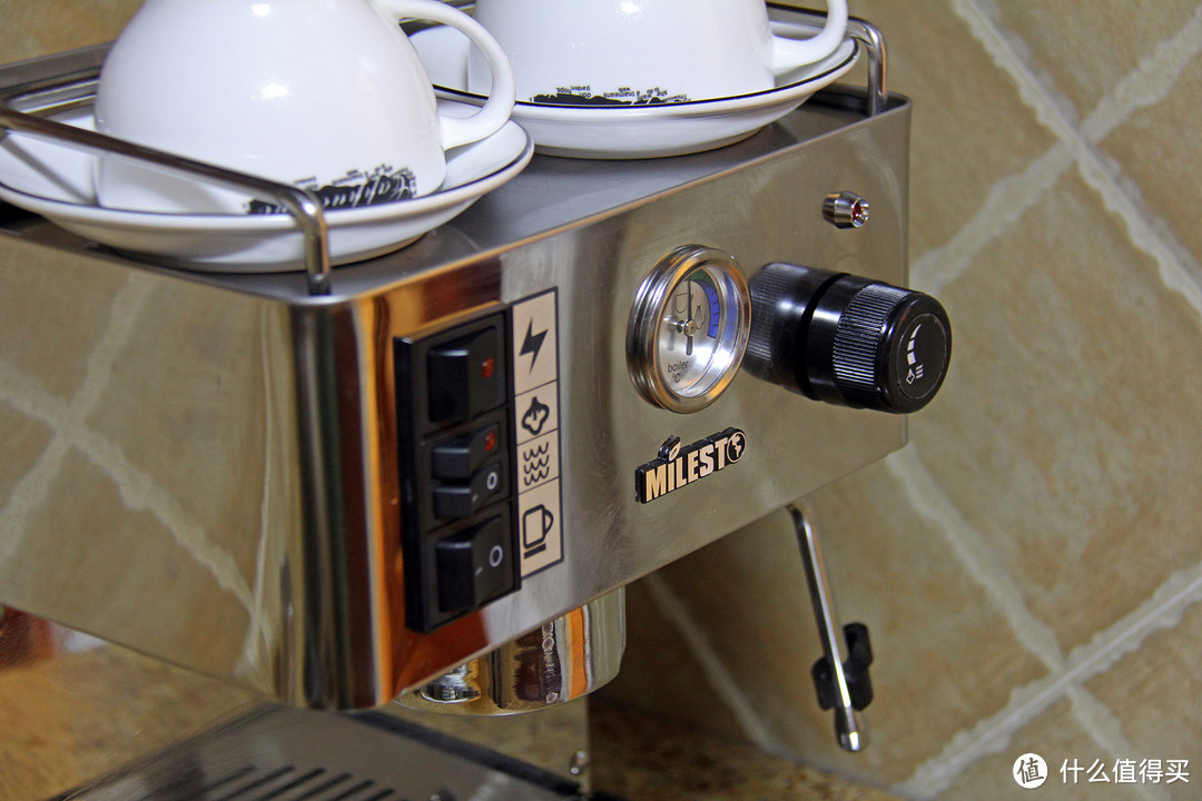 入门级半自动意式咖啡机：优雅2代 EM-18