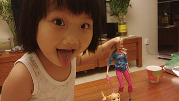 给女儿的第一个娃娃：Barbie 芭比 BDH74 芭比贪吃狗狗