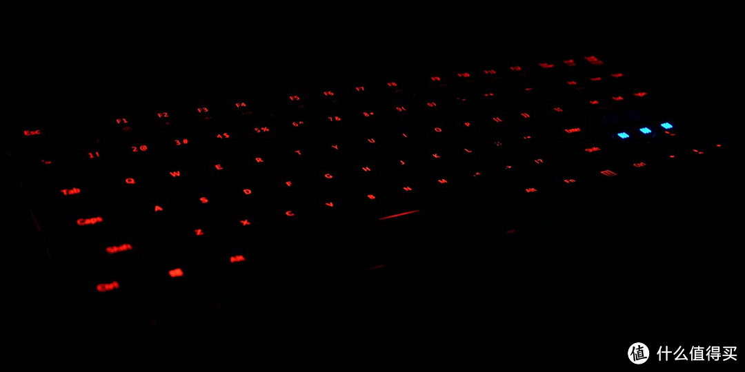 电脑桌上的霓虹：Rosewill RGB80 1680W色背光 RGB青轴 机械键盘