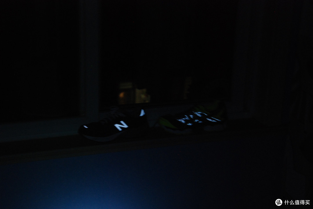 ASICS 亚瑟士 GEL-Cumulus 15 Lite-Show 次旗舰 夜光限定版 男款缓震跑步鞋