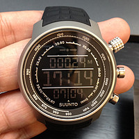 绝对伪文艺：SUUNTO 颂拓 元素山雄负显 橡胶表带 男款户外腕表 SS014522000