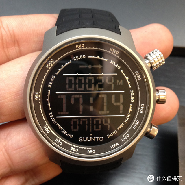 绝对伪文艺:SUUNTO 颂拓 元素山雄负显 橡胶表带 男款户外腕表 SS014522000