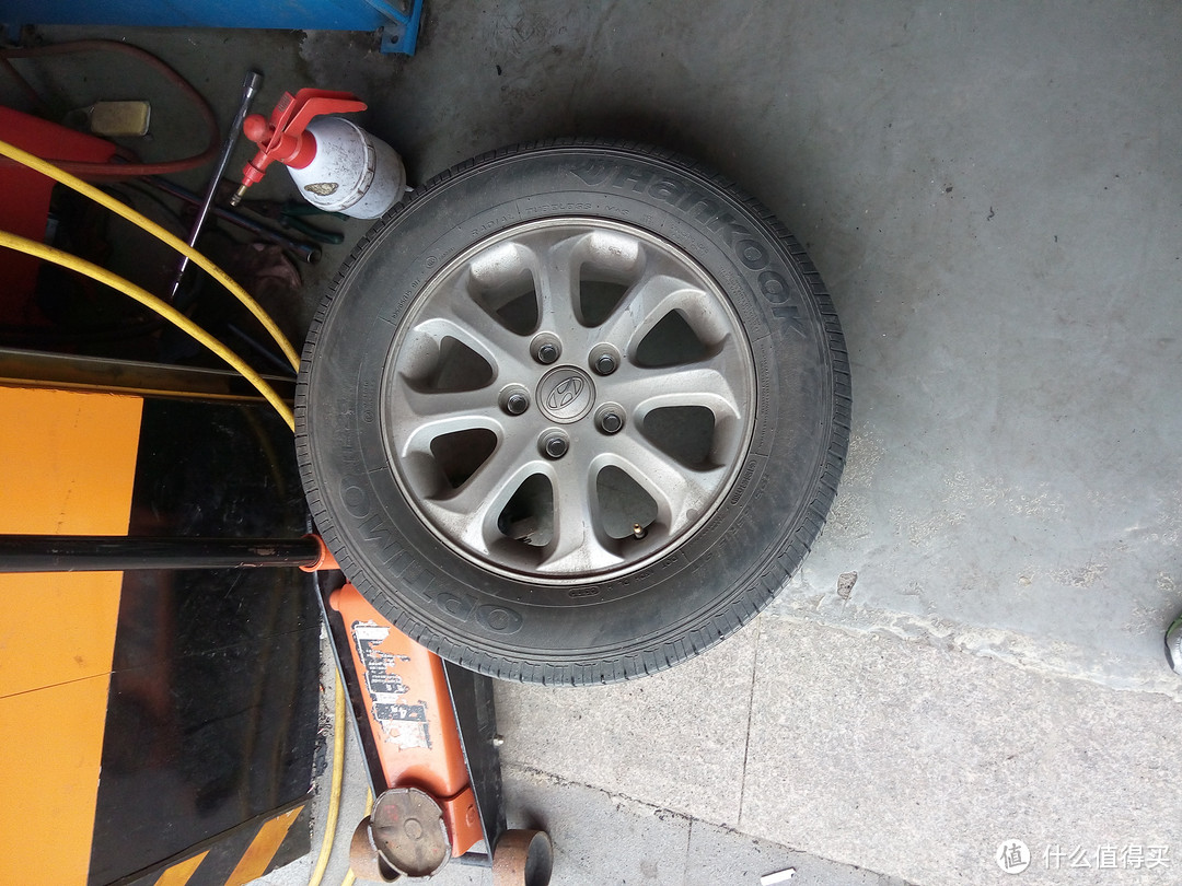 爱车换鞋了！更换4条倍耐力 P1 195/65 R15 91V