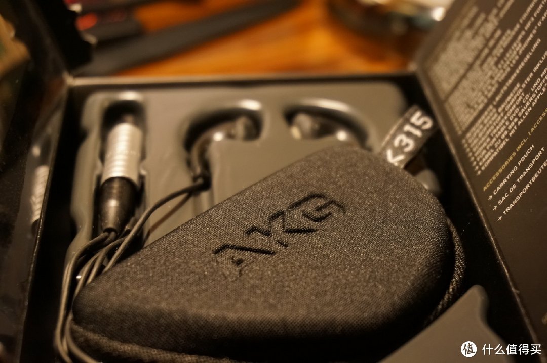 AKG K315