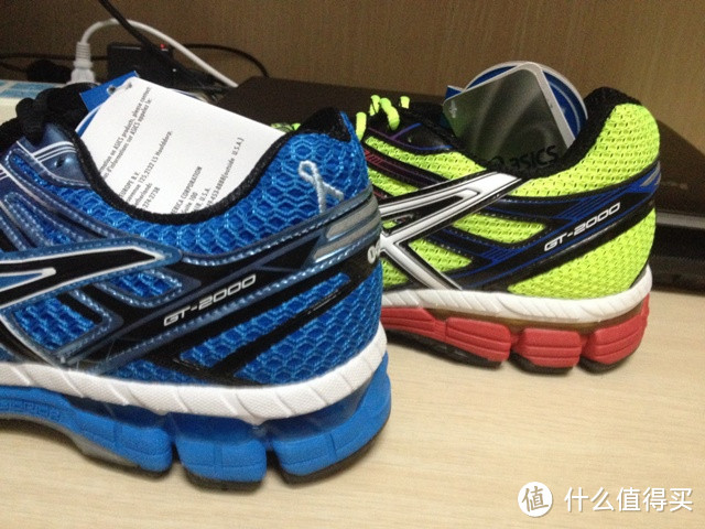 三双“明星鞋”的横向对比：Saucony 索康尼 Triumph 10 & asics 亚瑟士 GT2000 VS GT2000-2