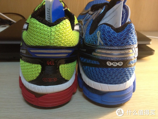 三双“明星鞋”的横向对比：Saucony 索康尼 Triumph 10 & asics 亚瑟士 GT2000 VS GT2000-2