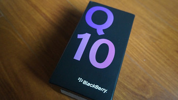 黑莓 Q10 手机外观展示(全家福|卡槽|键盘|接口|扬声器)