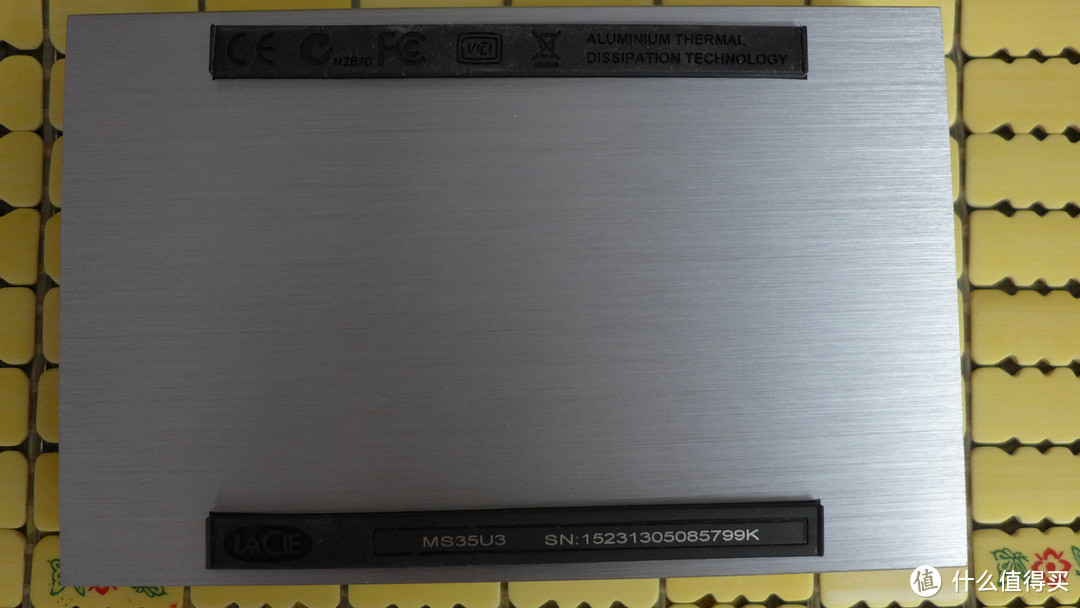 拉丝金属砖：LaCie 莱斯 Minimus 2T 3.5寸铝制外壳 桌面移动硬盘 USB3.0