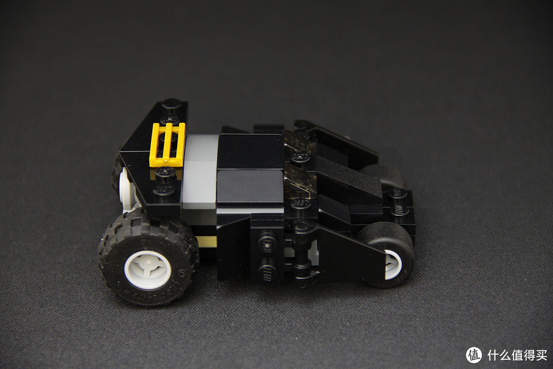 目前最小的乐高蝙蝠车：LEGO 乐高 蝙蝠 侠装甲车 超级英雄 30300