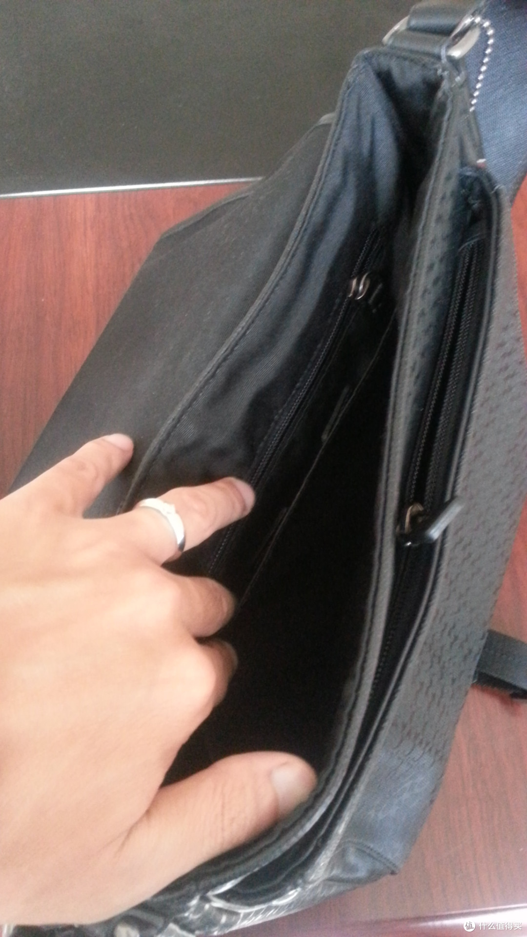 COACH 寇驰 Heritage Signature Embossed Pvc 男款经典邮差包 F70765