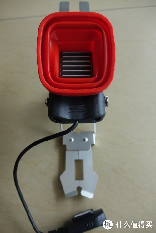 电与火之歌：用火给数码产品充电的便携设备 FlameStower