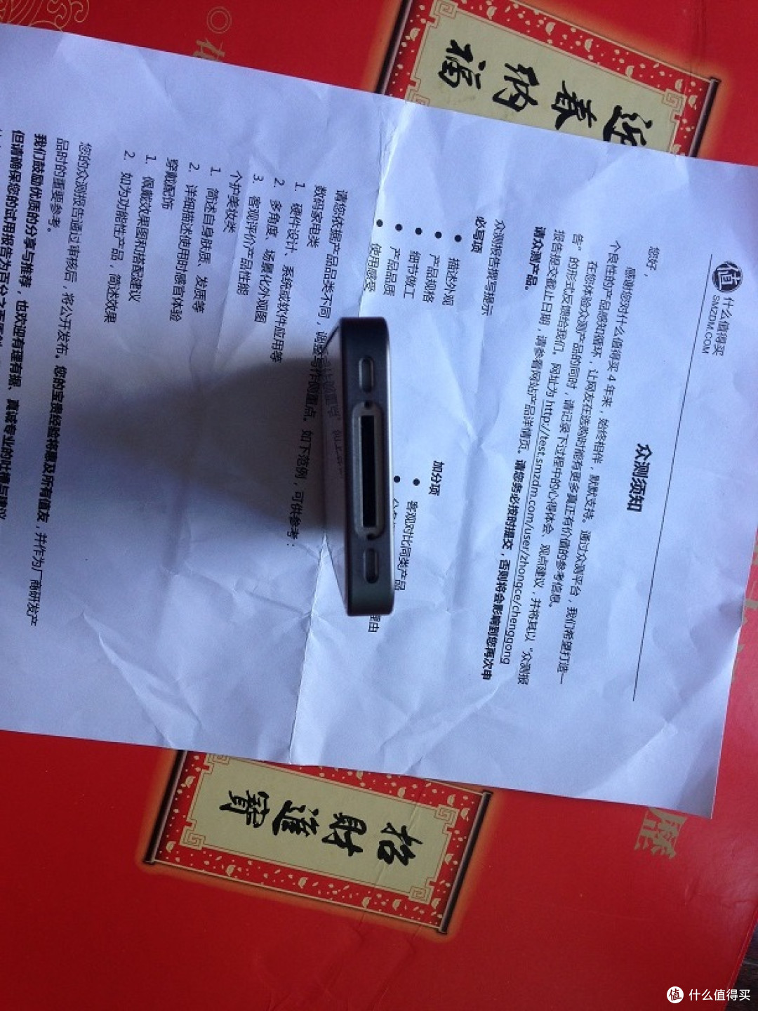 同样的，数据线也可以轻松插入