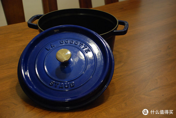 黑珐琅与白珐琅的区别：STAUB & Le Creuset 珐琅铸铁锅汤锅