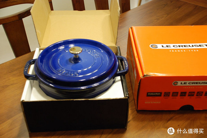 黑珐琅与白珐琅的区别：STAUB & Le Creuset 珐琅铸铁锅汤锅