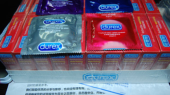 你们都拍的这么有格调，哼哼，你们有我量大么？ Durex 杜蕾斯 Love Box 三只装铁盒装简评