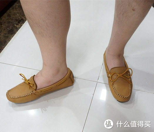 MINNETONKA 迷你唐卡 男士真皮舒适棕色豆豆鞋平底鞋