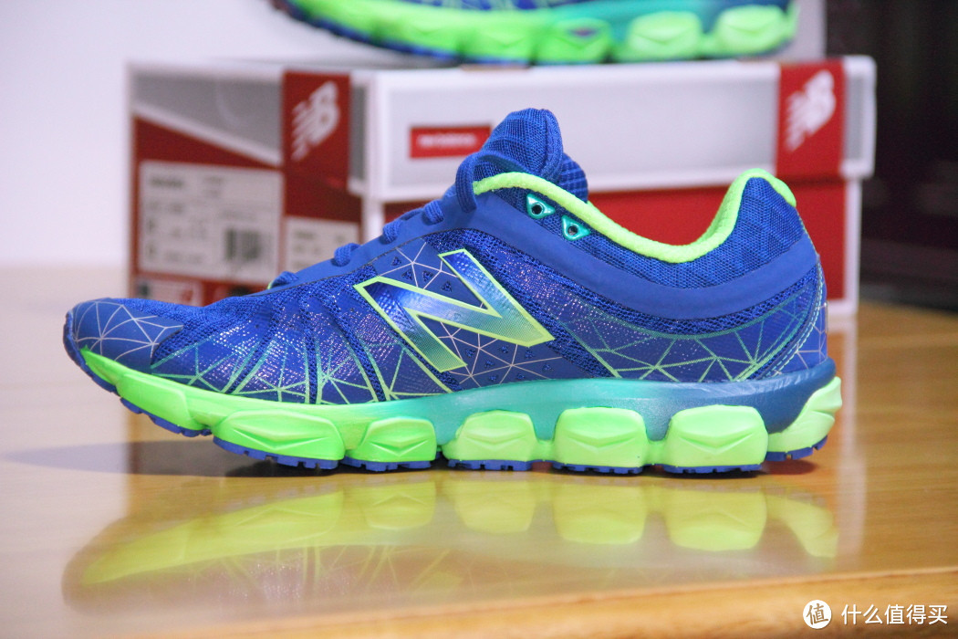 轻装上阵：New Balance 新百伦 890 V4 男款轻量跑鞋 M890BG4