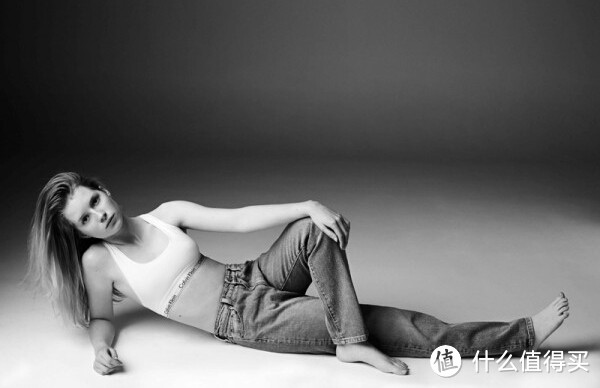 Calvin Klein Jeans 联合 Mytheresa 打造复古计划 Kate Moss妹妹接棒代言