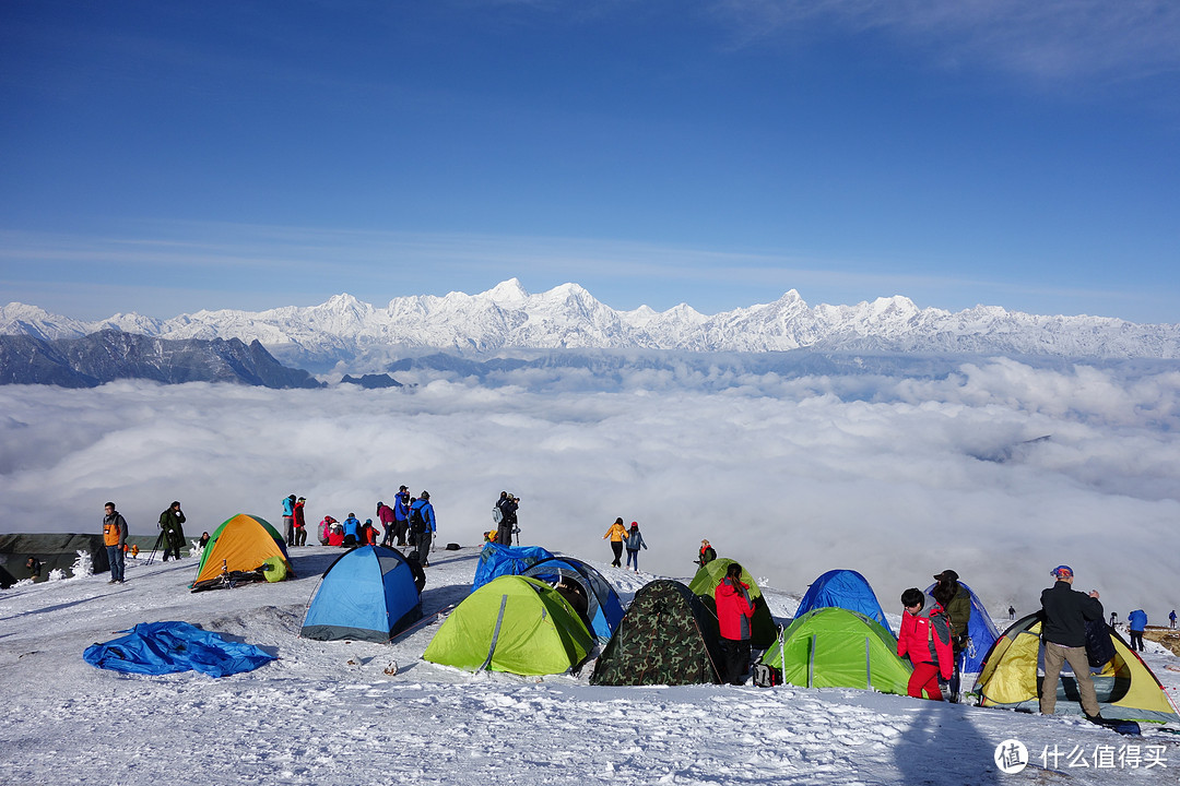 雪山上也遍布了冷山和春晖