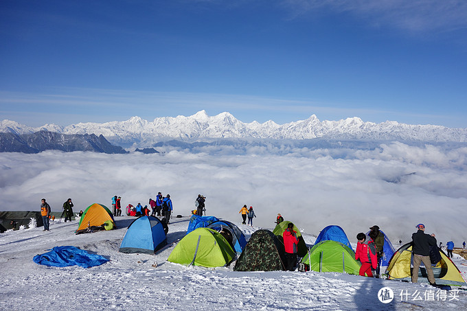 雪山上也遍布了冷山和春晖