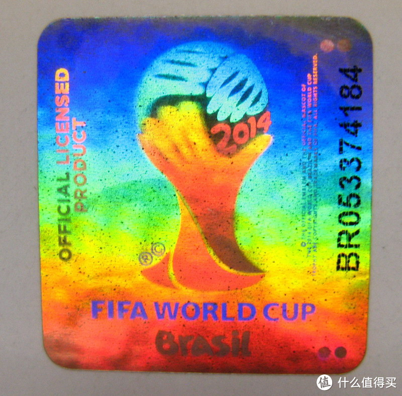 伪球迷便宜入手 FIFA 官方授权产品 2014巴西世界杯钥匙链、徽章