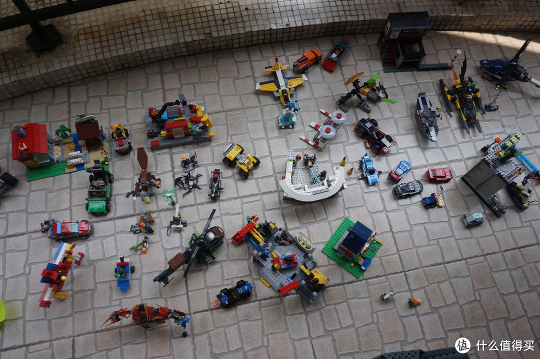 满是童趣和回忆：晒熊孩子的一堆 LEGO 乐高和类乐高