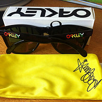 限量、亮骚、车神同款、高大上技术——评Oakley Frogskins太阳镜