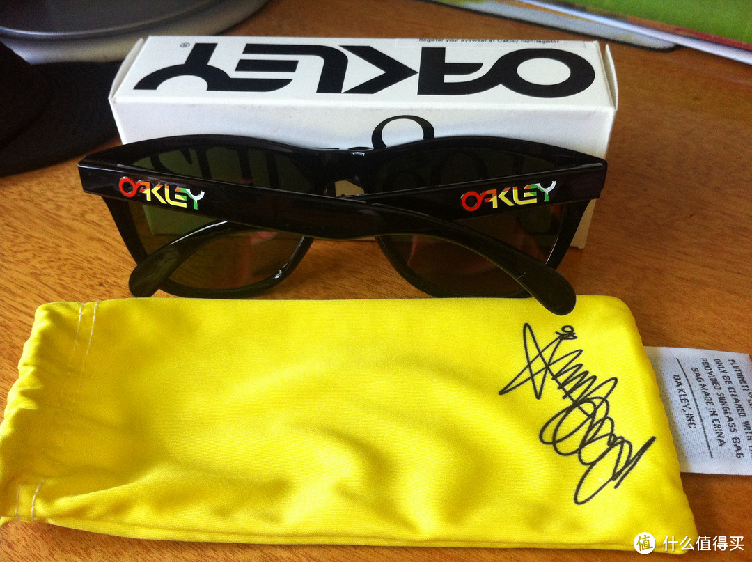 限量、亮骚、车神同款、高大上技术——评Oakley Frogskins太阳镜