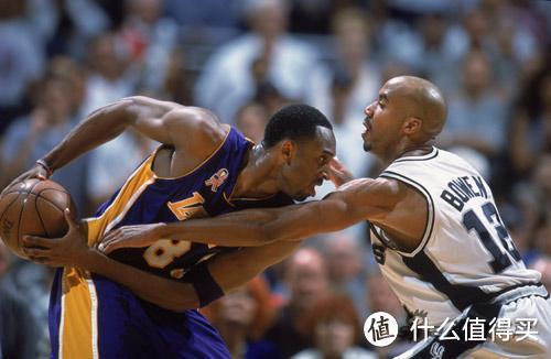 没有了属于自己的签名球鞋的Kobe Bryant在2002-2003赛季