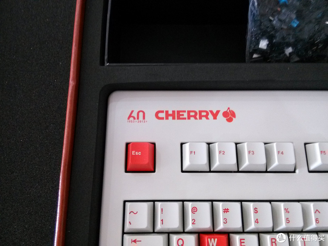 轻快的触感，CHERRY G80-3060 60周年纪念版 红轴机械键盘