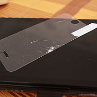 LOCA 路可 iPhone 5/5C/5S 钢化玻璃膜 防划防磕暴力测试