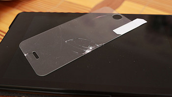 LOCA 路可 iPhone 5/5C/5S 钢化玻璃膜 防划防磕暴力测试