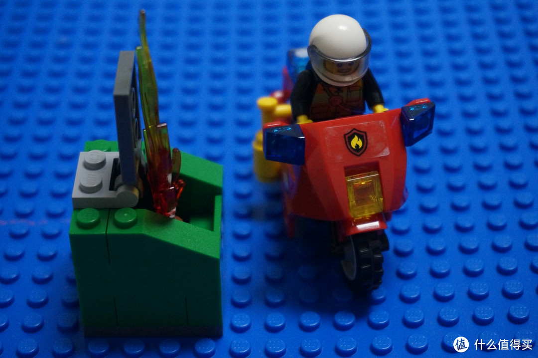 既然有白菜，咱就得拣：15块包邮入手的LEGO 乐高 城市组 消防摩托车 L60000